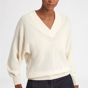 NWT SIZE M Piombo Women's V-Neck Sweater in Soft Cream